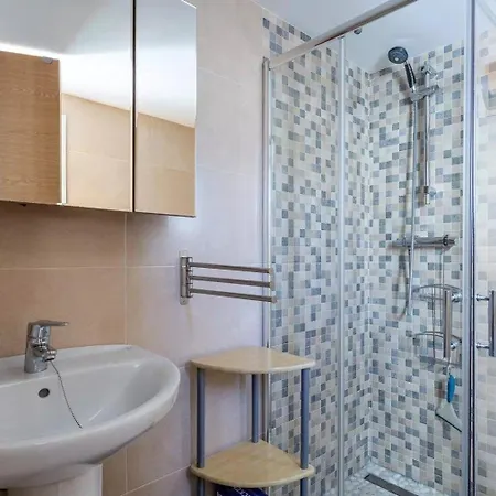 度假居 Mit 2 Schlafzimmern Und Grossem Pool In *